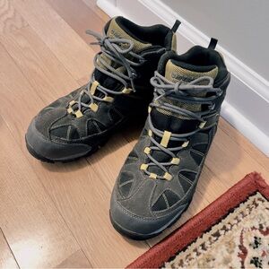 Hi tech womens hiking hunting waterproof boots size 7 excellent condition!